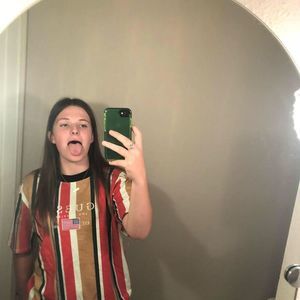 Meet your Posher, Claire